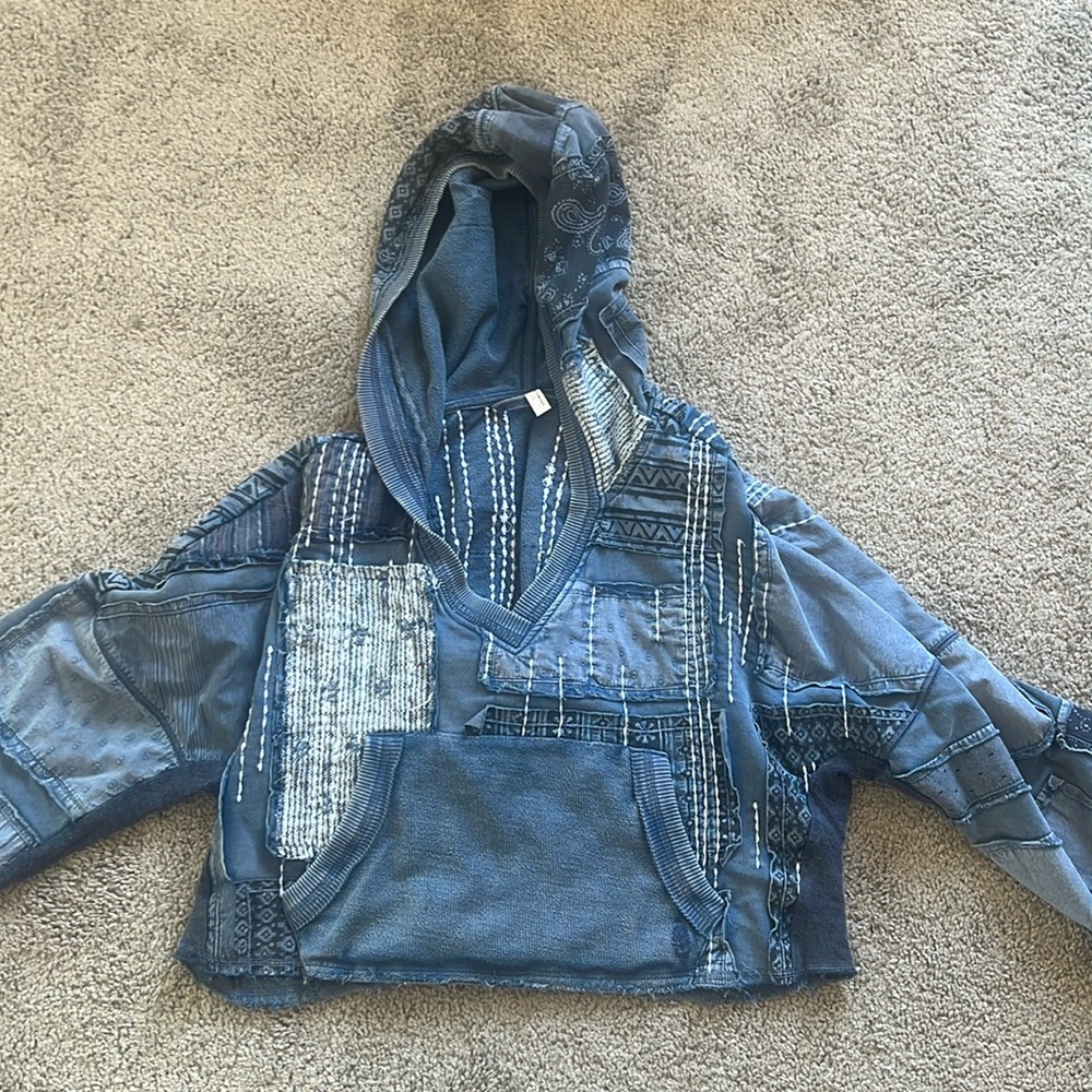 Free People Movement cropped sweatshirt! Never worn!